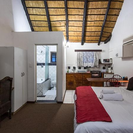 היברדין Khaya La Manzi Guest Lodge מראה חיצוני תמונה