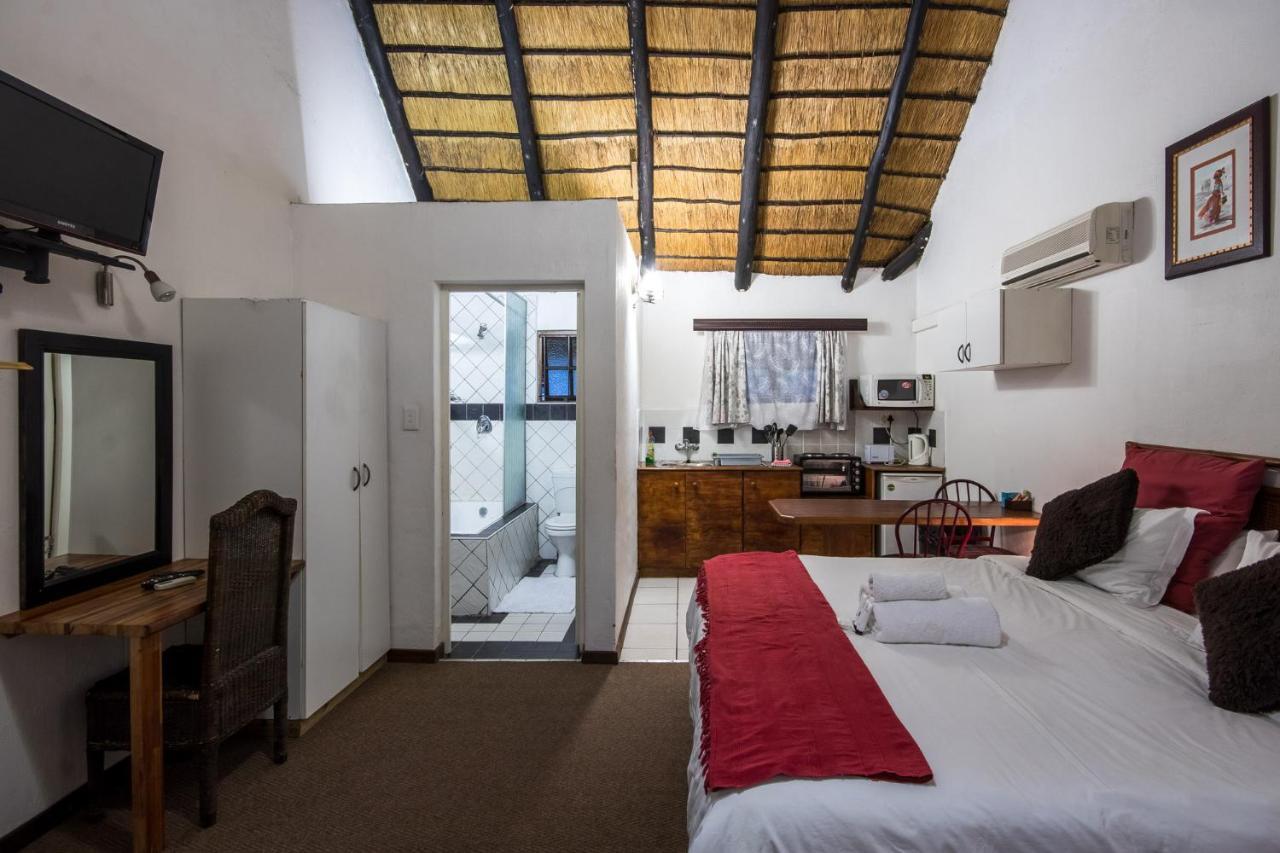 היברדין Khaya La Manzi Guest Lodge מראה חיצוני תמונה