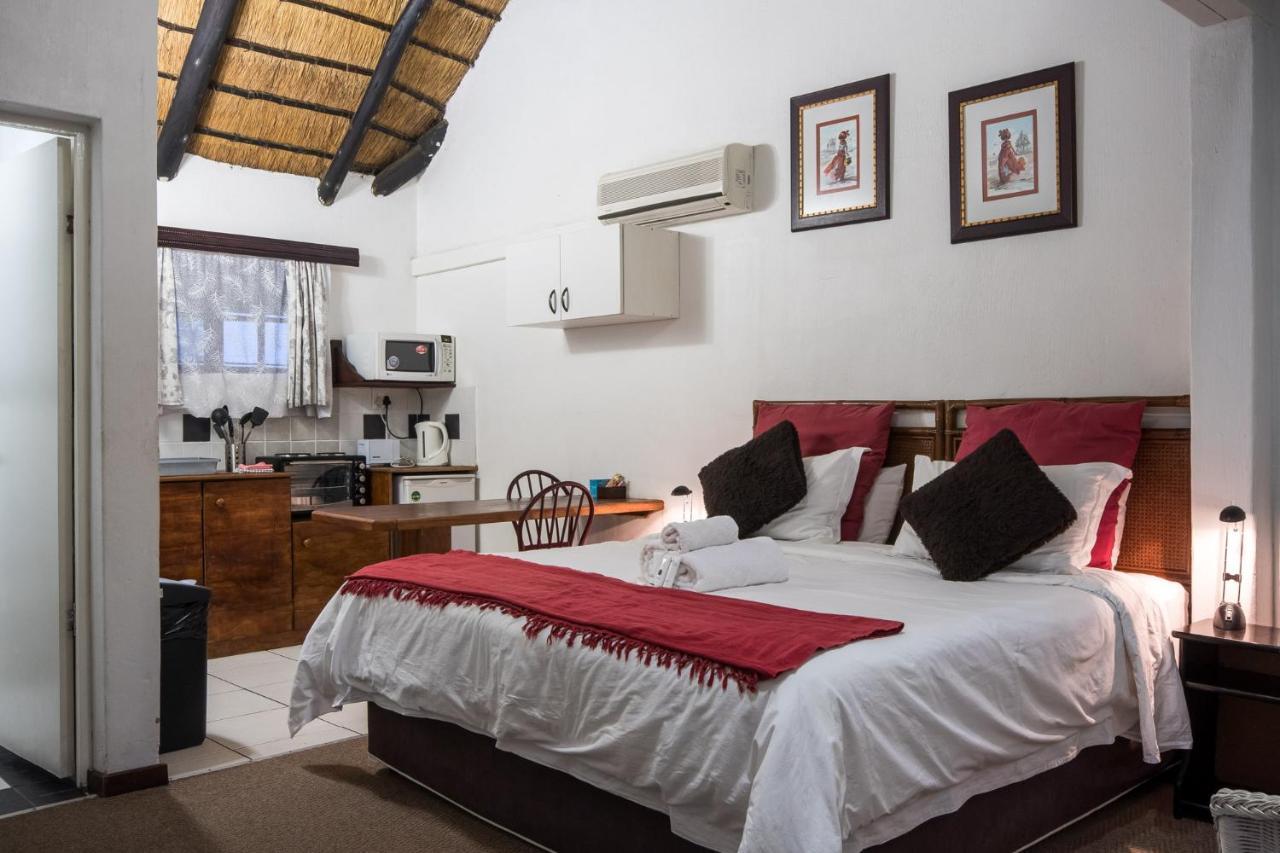 היברדין Khaya La Manzi Guest Lodge מראה חיצוני תמונה