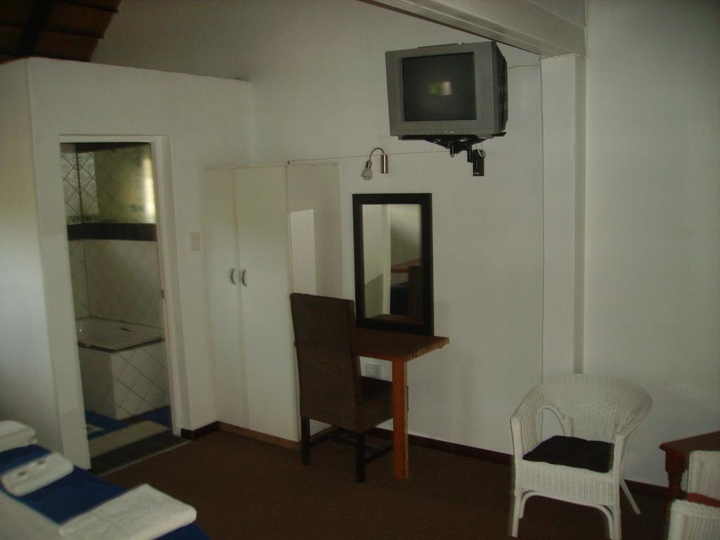 היברדין Khaya La Manzi Guest Lodge מראה חיצוני תמונה